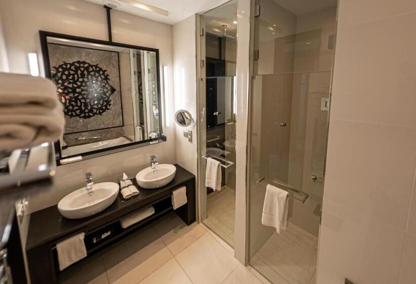 חדר דלוקס, Story Rabat