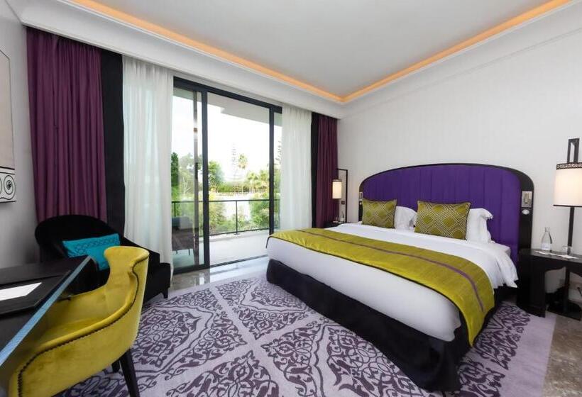 חדר דלוקס, Story Rabat