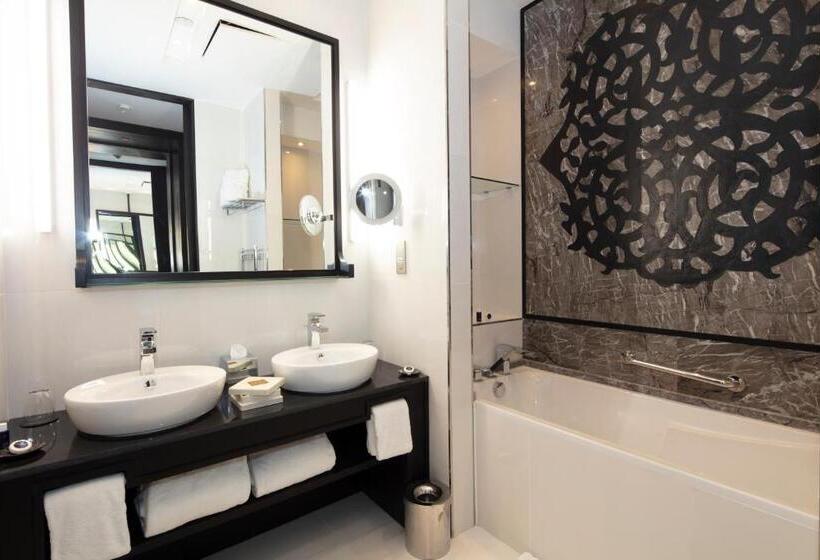 חדר פרמיום, Story Rabat