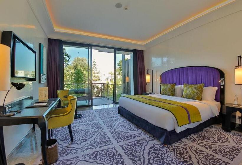 חדר פרמיום, Story Rabat