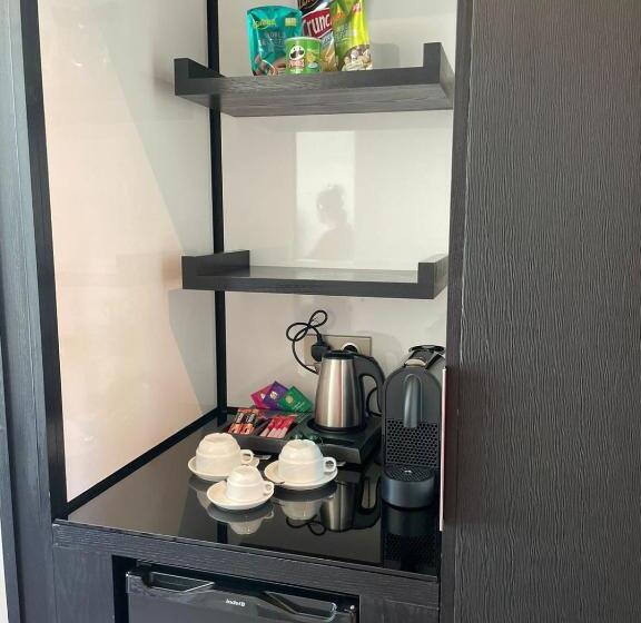 חדר פרמיום, Story Rabat