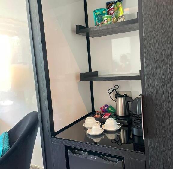 חדר פרמיום, Story Rabat