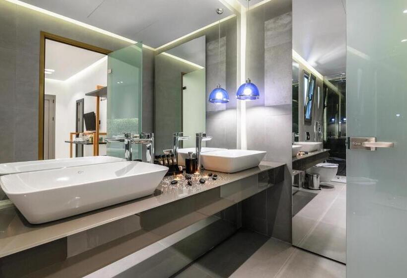 اتاق لوکس سه تخته, Sunny Garden