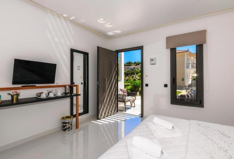 اتاق لوکس سه تخته, Sunny Garden