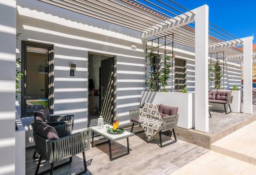 اتاق لوکس سه تخته, Sunny Garden