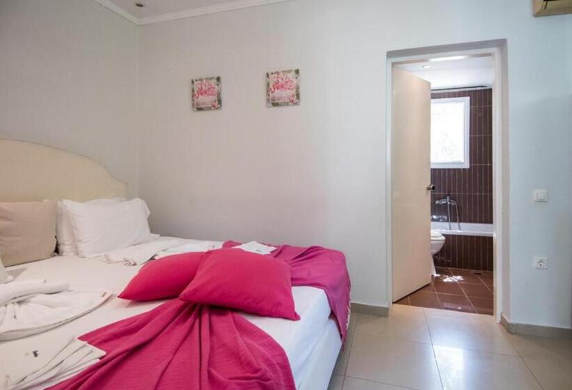 اتاق خانوادگی, Sunny Garden