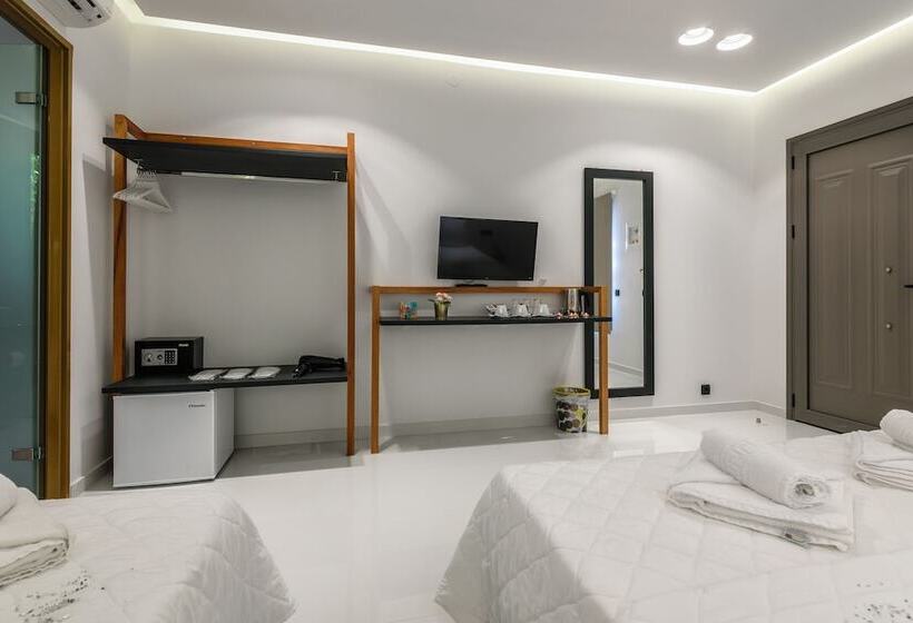 اتاق لوکس سه تخته, Sunny Garden