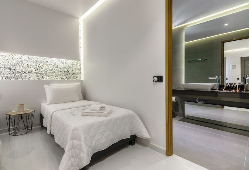 اتاق لوکس سه تخته, Sunny Garden