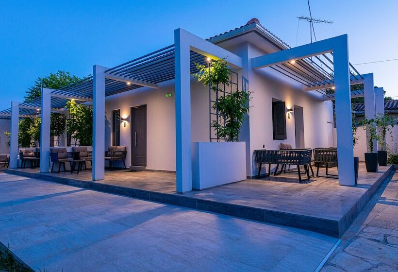 اتاق لوکس سه تخته, Sunny Garden