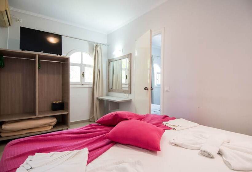 اتاق خانوادگی, Sunny Garden