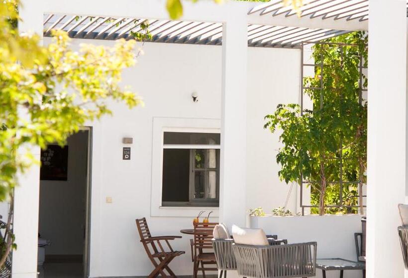 اتاق خانوادگی, Sunny Garden