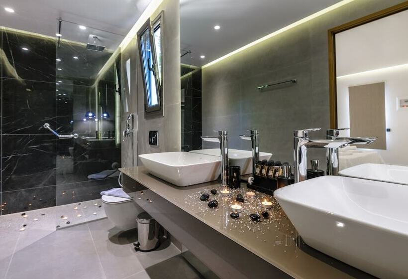 اتاق لوکس سه تخته, Sunny Garden