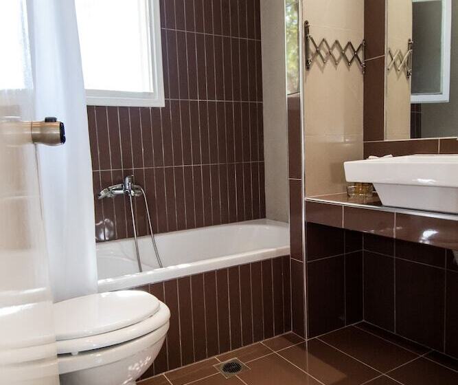 اتاق خانوادگی, Sunny Garden