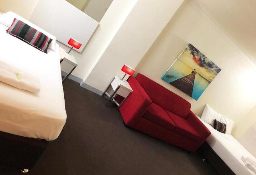 חדר משפחתי בסיסי, Turbot House