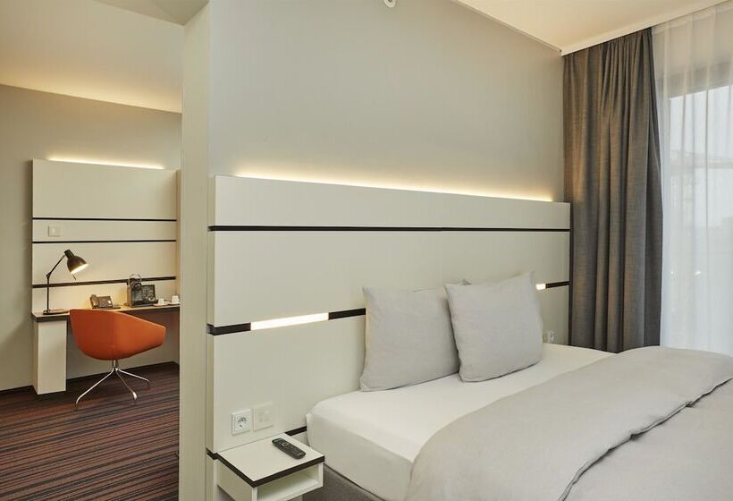 Полулюкс, Hyperion Hotel Hamburg