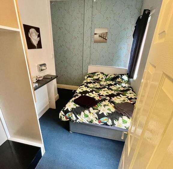 스탠다드 룸, Hayward