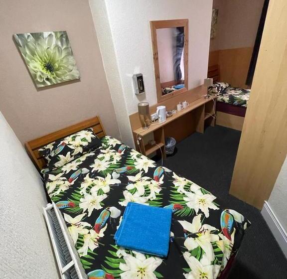 스탠다드 룸, Hayward