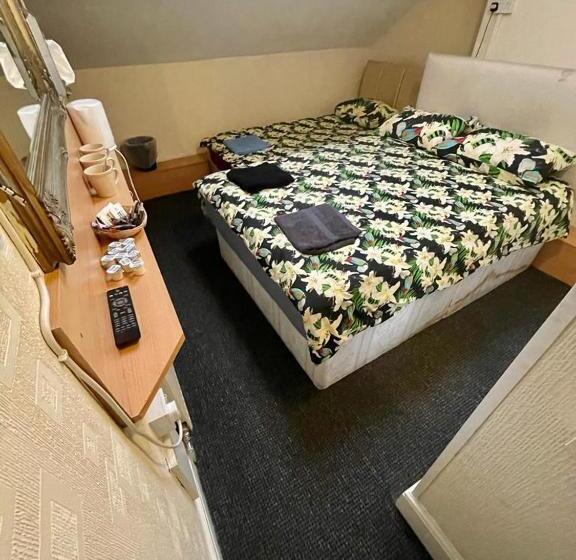 스탠다드 트리플 룸, Hayward