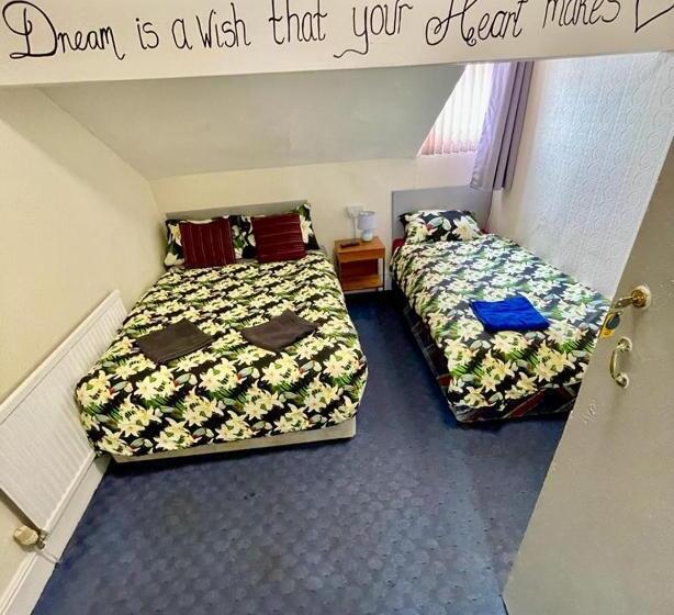 스탠다드 트리플 룸, Hayward