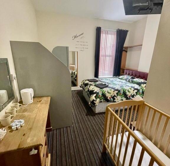 패밀리 룸, Hayward