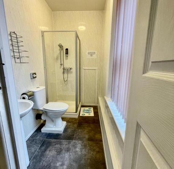 패밀리 스위트, Hayward