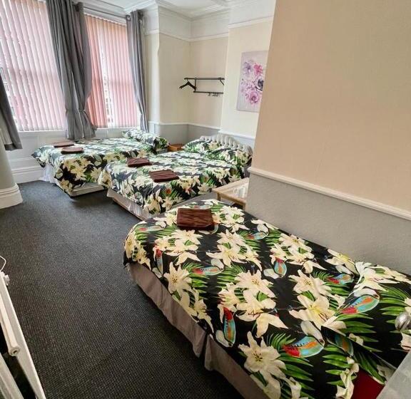 패밀리 스위트, Hayward