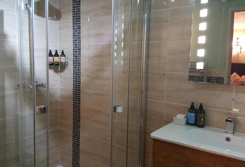 חדר סטנדרט עם מיטת קינג, The Belfry At Yarcombe