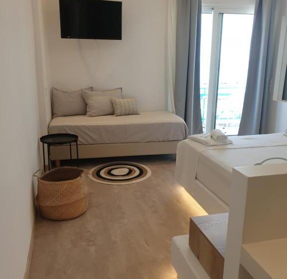 اتاق استاندارد سه نفره, Alexandra