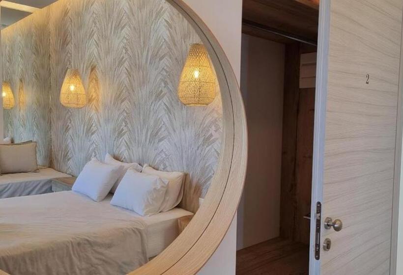 اتاق استاندارد سه نفره, Alexandra