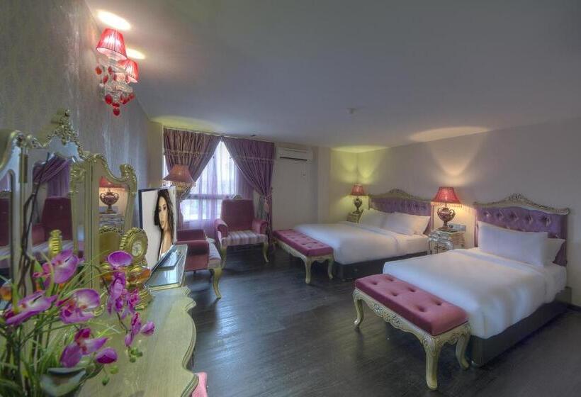 Quarto Familiar, Arenaa Batik Boutique