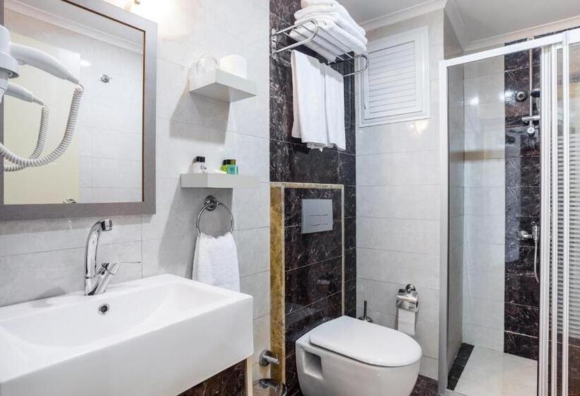 اتاق لوکس, Ayhan