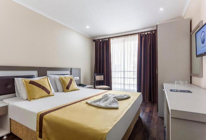 اتاق لوکس, Ayhan