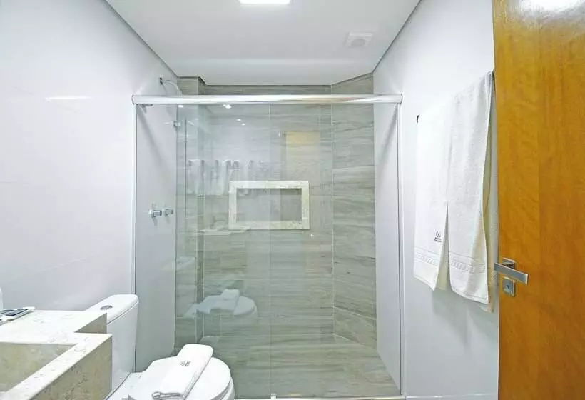 Deluxe Neljän Hengen Huone, Business Park