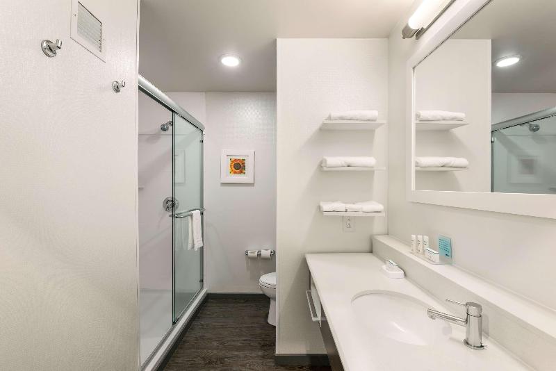 غرفة قياسية لذوى الاحتياجات الخاصة, Hampton Inn & Suites Lavonia