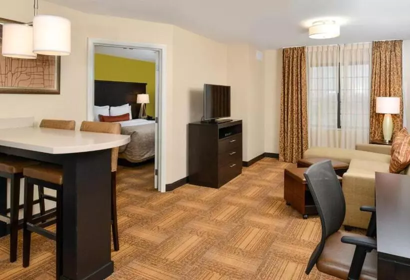 キングサイズベッドのスイートルーム, Staybridge Suites Merrillville, An Ihg