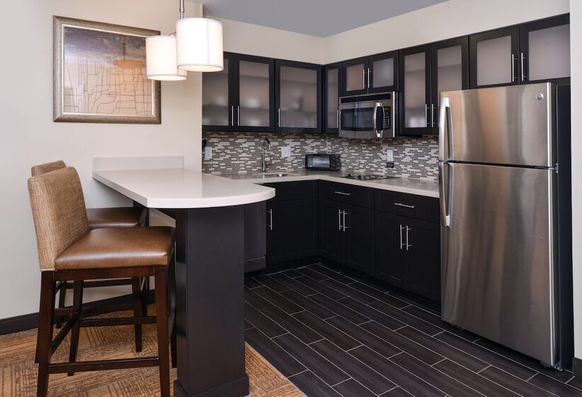 带双人床的标准工作室, Staybridge Suites Merrillville, An Ihg