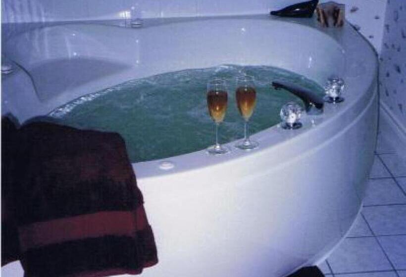 جناح سوبيريور, Surfside Inn