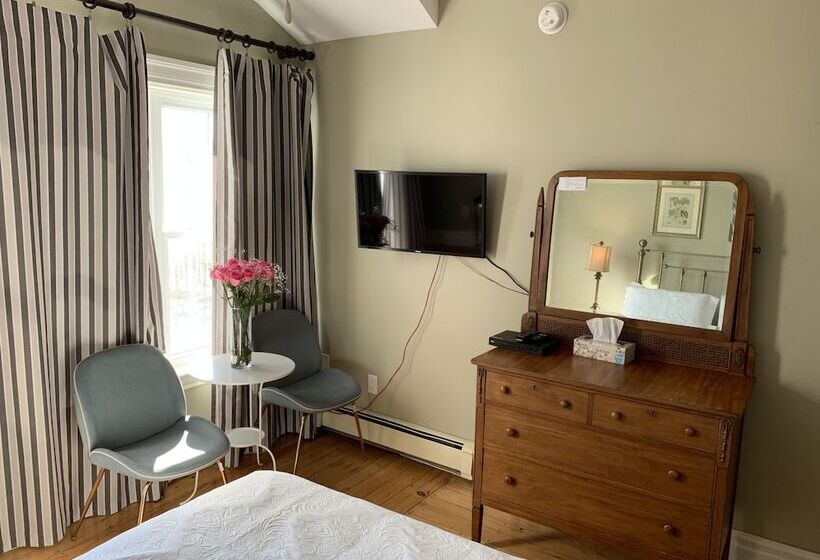 جناح سوبيريور, Surfside Inn