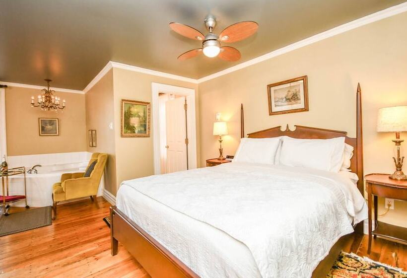 غرفة سوبيريور ثلاثية, Surfside Inn