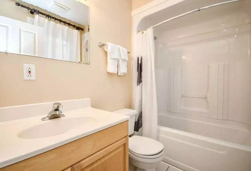 Superior Kolmen Hengen Huone, Surfside Inn