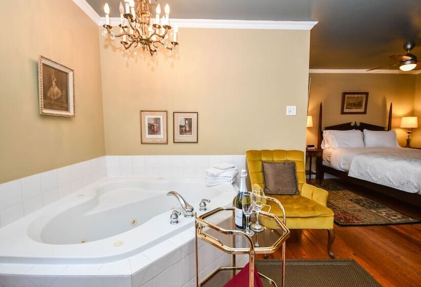 غرفة سوبيريور ثلاثية, Surfside Inn