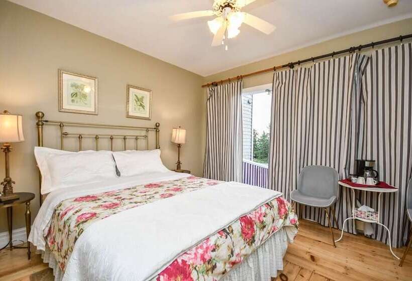 جناح سوبيريور, Surfside Inn