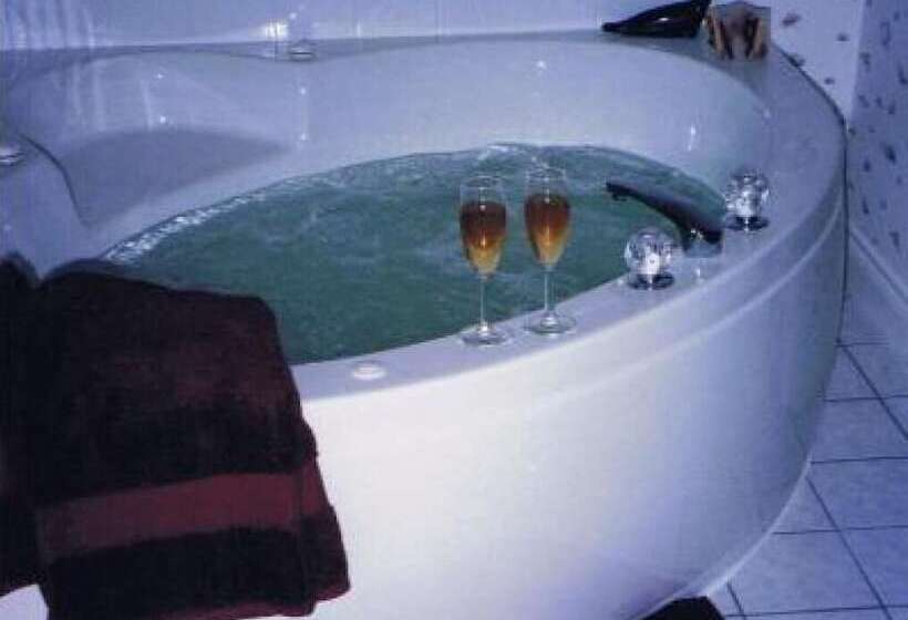 جناح سوبيريور, Surfside Inn