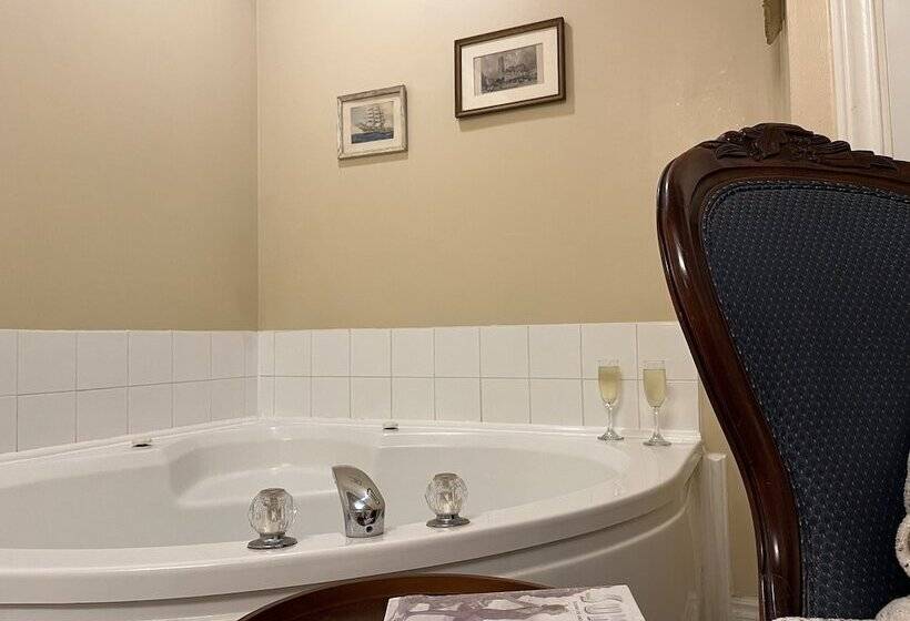 جناح سوبيريور, Surfside Inn