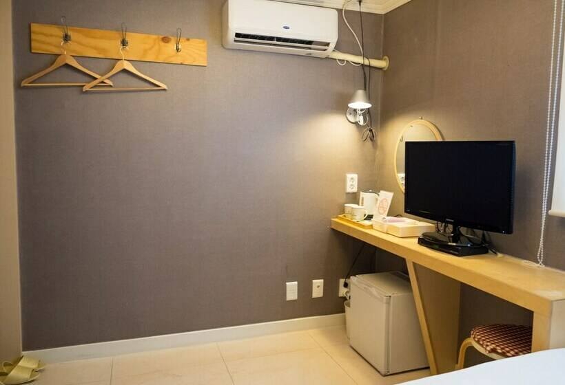 Standard Szoba, Travel Monster