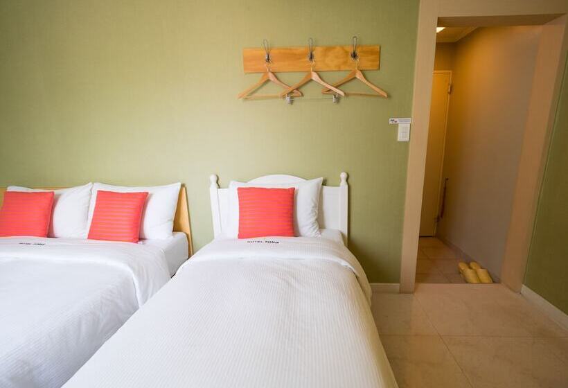 Háromágyas Standard Szoba, Travel Monster