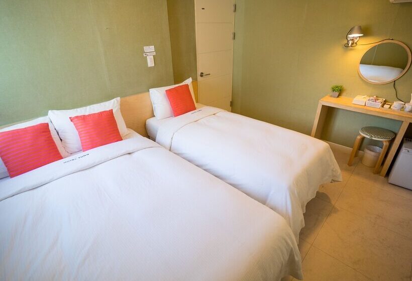 Háromágyas Standard Szoba, Travel Monster