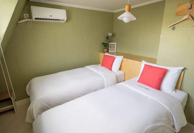 Standard Szoba, Travel Monster