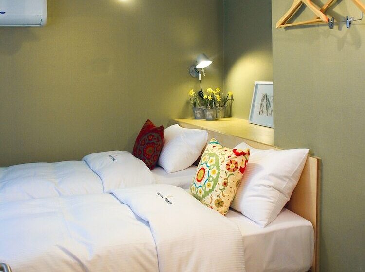 Standard Szoba, Travel Monster