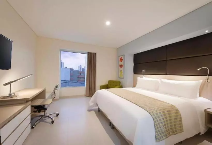 キングサイズベッドのデラックスルーム, Wyndham Garden Barranquilla